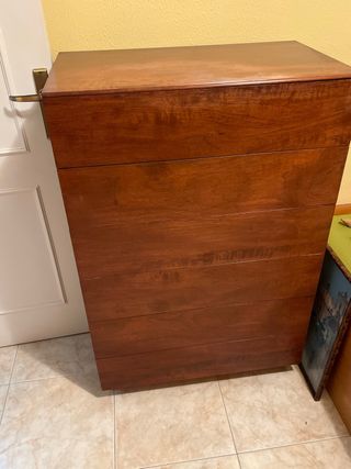 Cómoda y espejo de madera