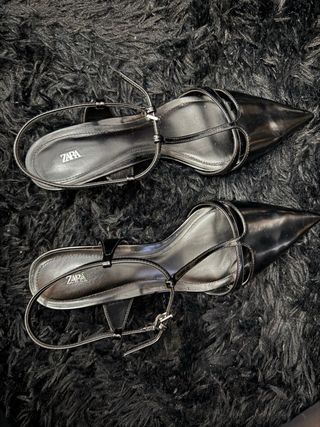 Zapatos Zara tacón negro y plateado