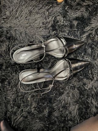 Zapatos Zara tacón negro y plateado