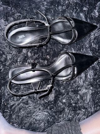 Zapatos Zara tacón negro y plateado