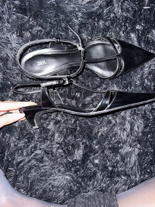 Zapatos Zara tacón negro y plateado