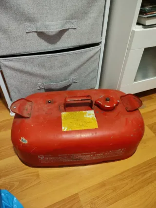 Depósito Gasolina Barco Rojo. Motor de fueraborda