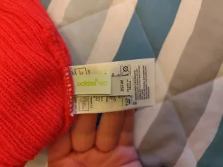 Berretto Adidas Rosso con Pompon