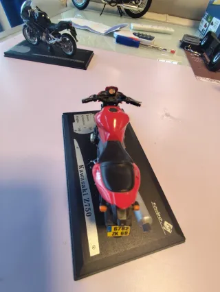 Miniatura moto Kawasaki z750