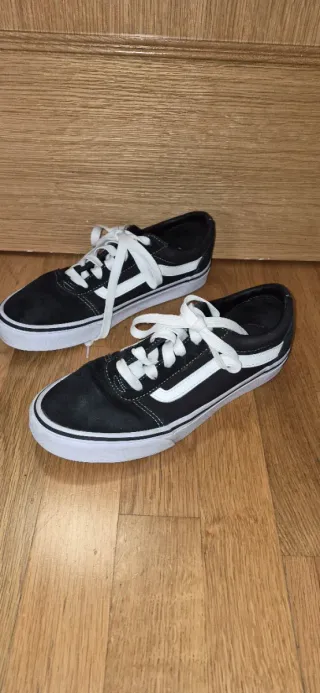 Zapatillas Vans Negras y Blancas