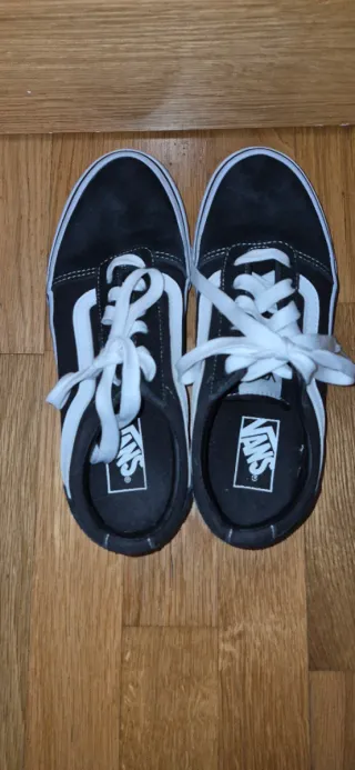 Zapatillas Vans Negras y Blancas