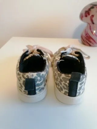 Zapatillas leopardo T. 24