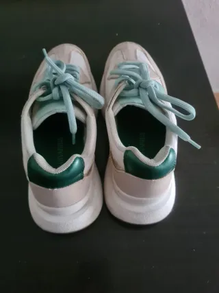 Zapatillas Stradivarius Beige y Blanco