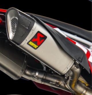 Akrapovic Ducati Mono derecha izquierda