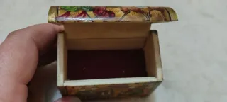 Scatolina persiana in osso di cammello