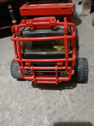 Camioncino giocattolo rosso vintage