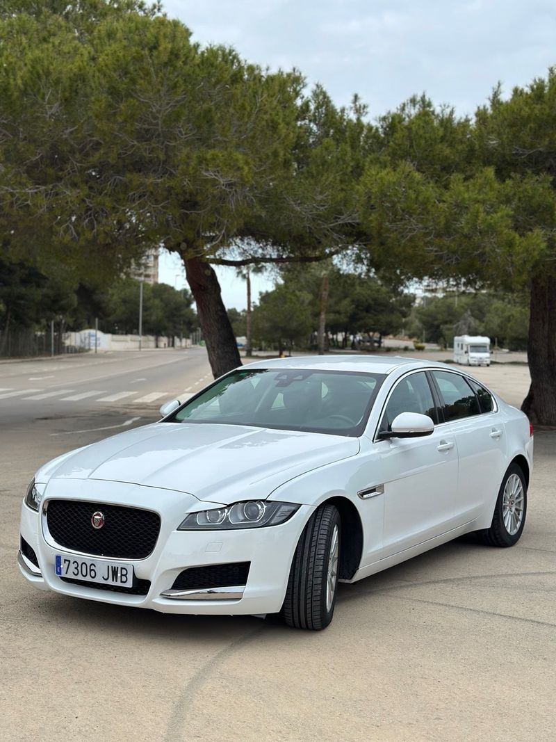 Jaguar XF 2017 - foto 1