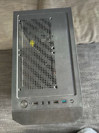 Caja PC Mars Gaming + fuente de alimentación.
