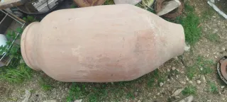 Tinaja antigua de barro