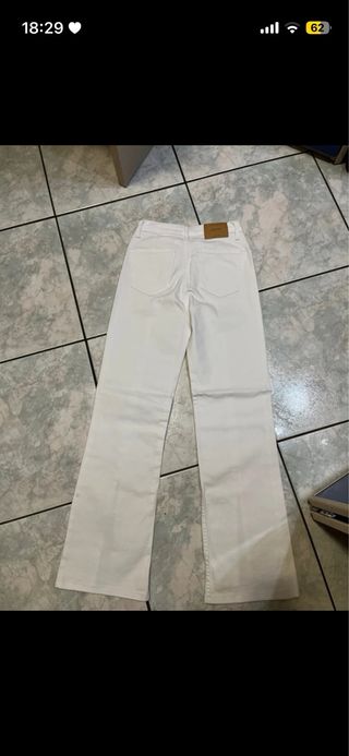 Jeans a zampa bianchi con spacchi