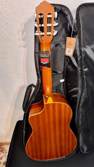 Requinto Ortega RQ39E con Fishman