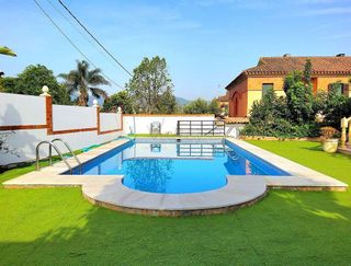 Chalet en venta en La Granja-La Colina-Los Pastores en Algeciras