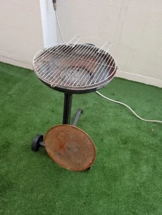 Barbacoa portátil con ruedas