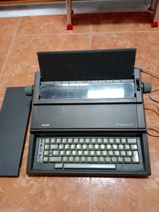 Máquina de escribir Olivetti ET personal 520