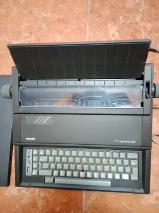 Máquina de escribir Olivetti ET personal 520