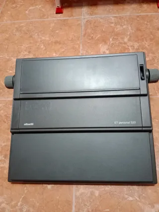 Máquina de escribir Olivetti ET personal 520
