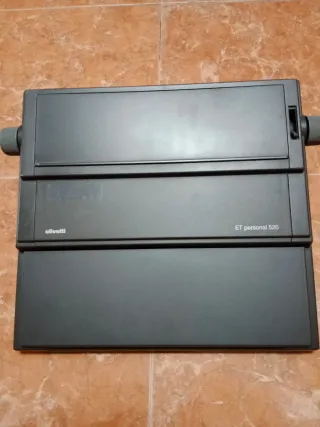 Máquina de escribir Olivetti ET personal 520