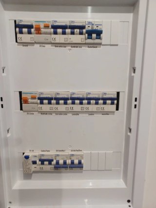 Técnico electricista más de 30 años de experiencia