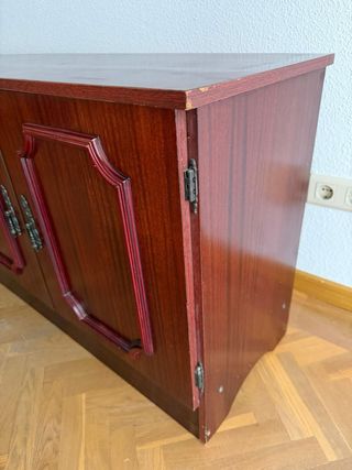 Mueble largo de madera para salón