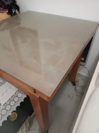 Tavolo da pranzo in legno e vetro