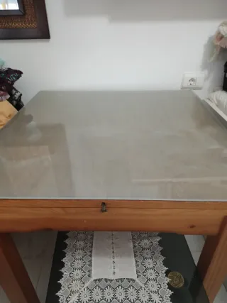 Tavolo da pranzo in legno e vetro