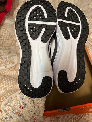 Nike Revolution 8 Easyon Negro/Blanco