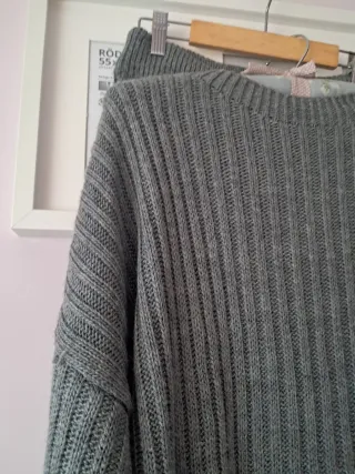 Conjunto pantalón y jersey gris con beige