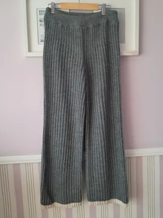 Conjunto pantalón y jersey gris con beige