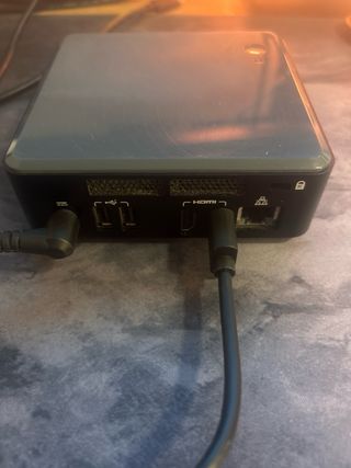 Intel NUC Mini PC Gris