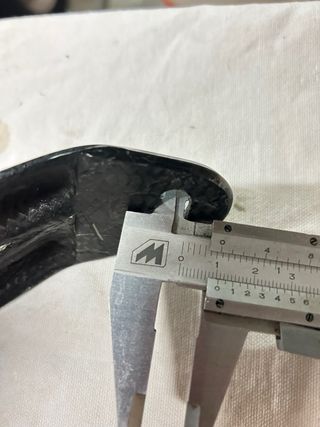 Soporte de escape en carbono.