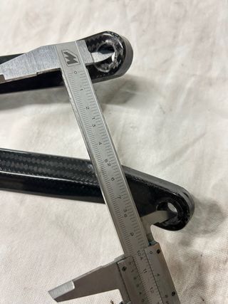 Soporte de escape en carbono.