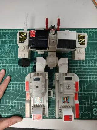 Transformers Autobot Battle Station Metroplex 1987