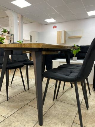 Tavolo da pranzo estensibile in legno + 4 sedie