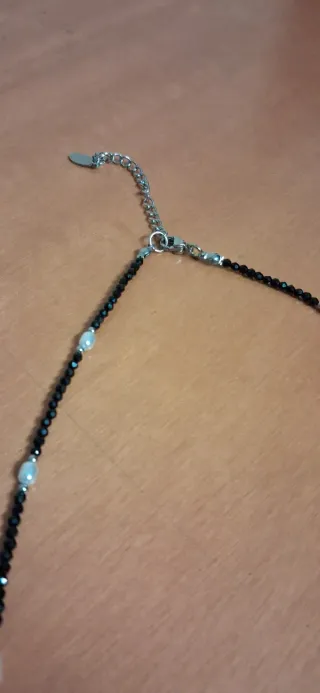 Elegante gargantilla negra