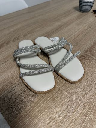Sandalias Blancas con Brillantes