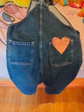 Peto vaquero niña.Marca desigual