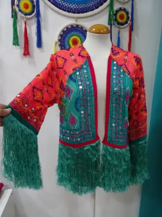Kimono Corto India Artesanal Bordado con Flecos