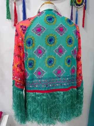 Kimono Corto India Artesanal Bordado con Flecos