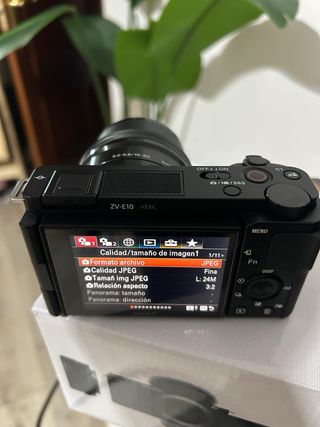 Cámara Sony ZV-E10 con OBJETIVO 16-50mm incluido.