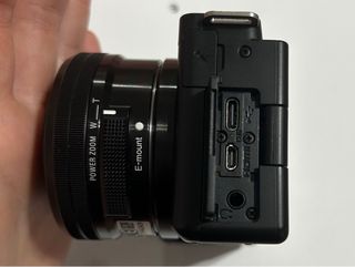 Cámara Sony ZV-E10 con OBJETIVO 16-50mm incluido.