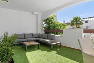 Piso en venta en Los Naranjos - Las Brisas en Marbella