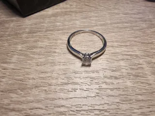 Anillo compromiso oro blanco diamante Suarez