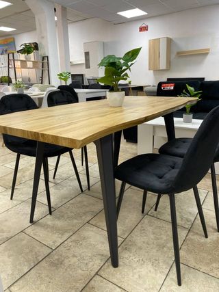 Tavolo da Pranzo in Legno Estensibile + 4 Sedie