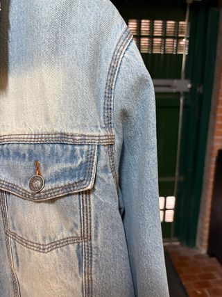 Giubbotto jeans con pelo beige e blu