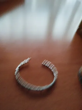 Pulsera plata con piedras azules